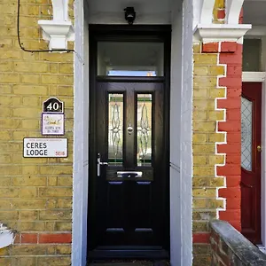 https://ceres-lodge.brighton-hotels-england.com