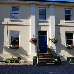 https://hilden-lodge.tophotelsbath.com
